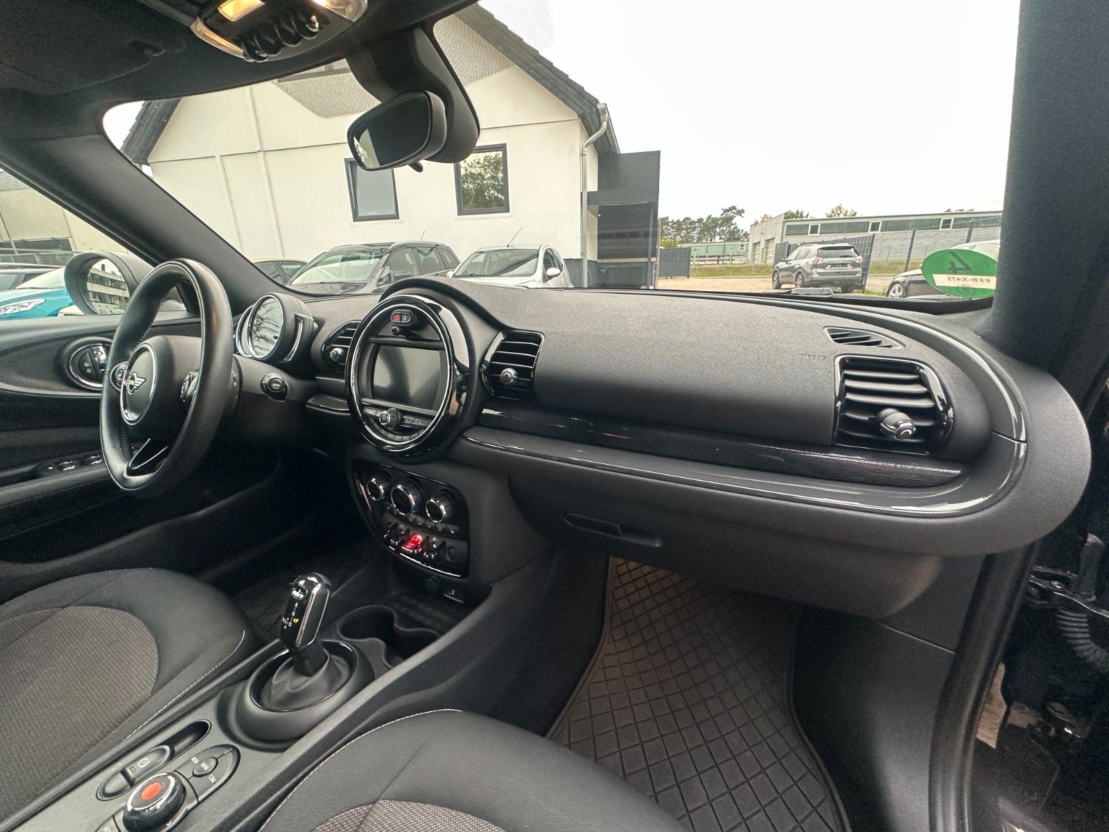 Fahrzeugabbildung MINI ONE Clubman One 1.5 102 PS Navi