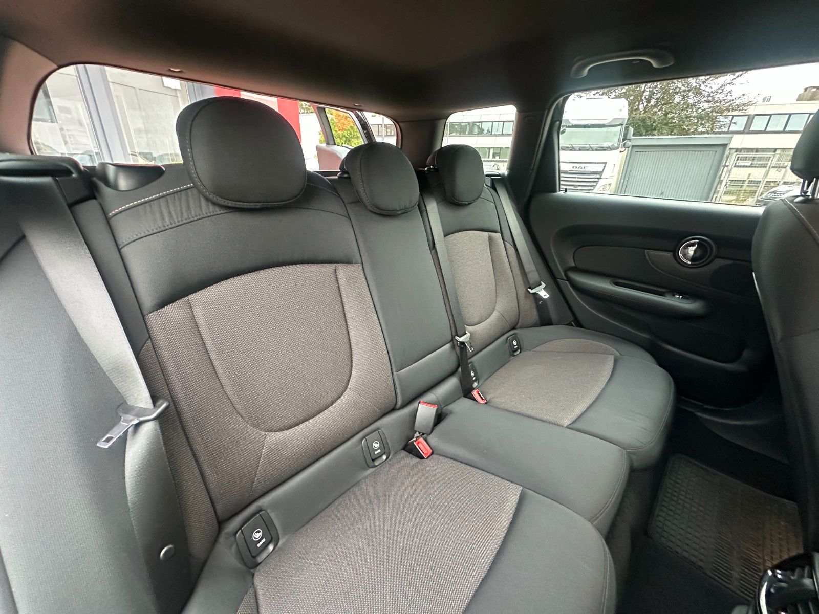 Fahrzeugabbildung MINI ONE Clubman One 1.5 102 PS Navi