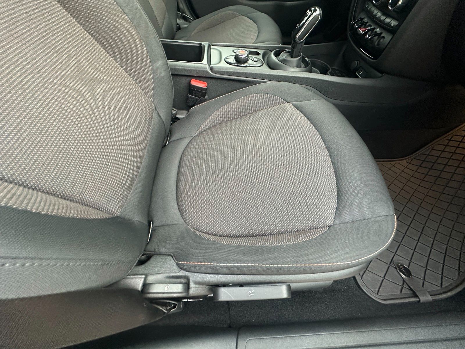 Fahrzeugabbildung MINI ONE Clubman One 1.5 102 PS Navi
