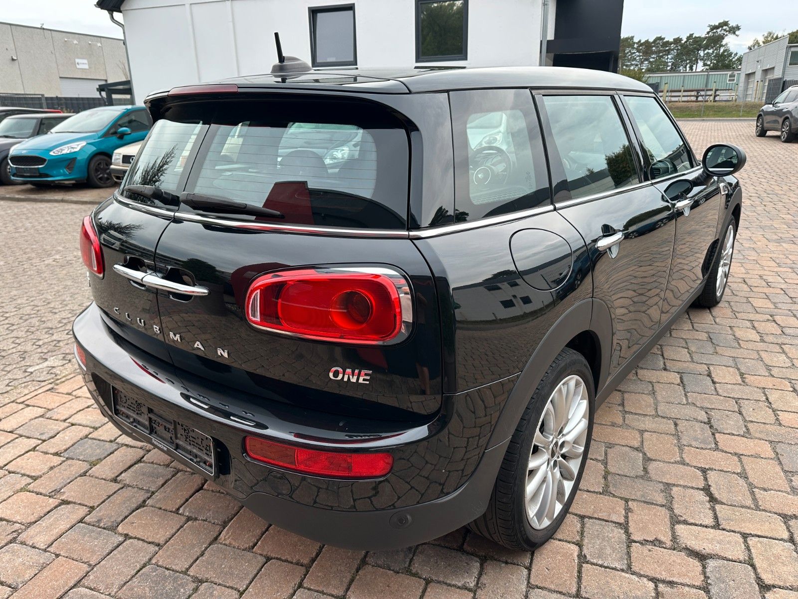 Fahrzeugabbildung MINI ONE Clubman One 1.5 102 PS Navi