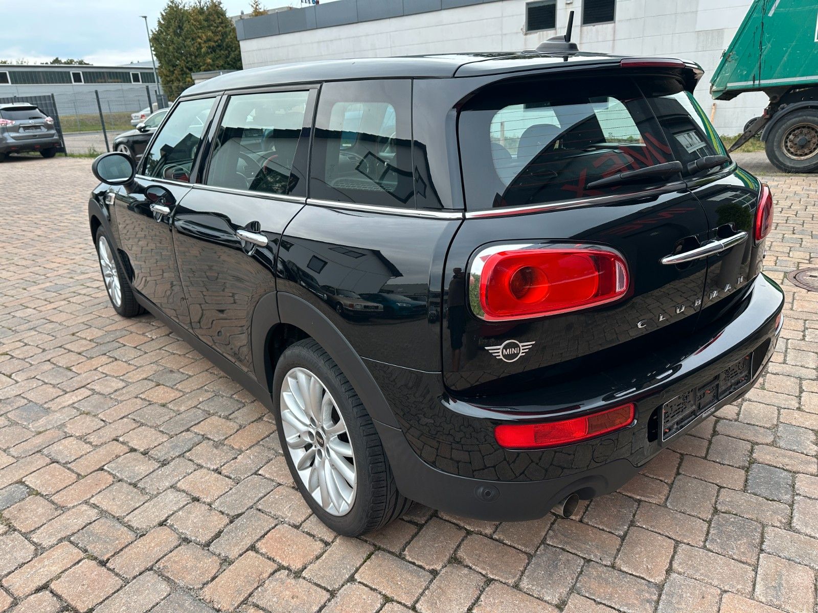 Fahrzeugabbildung MINI ONE Clubman One 1.5 102 PS Navi