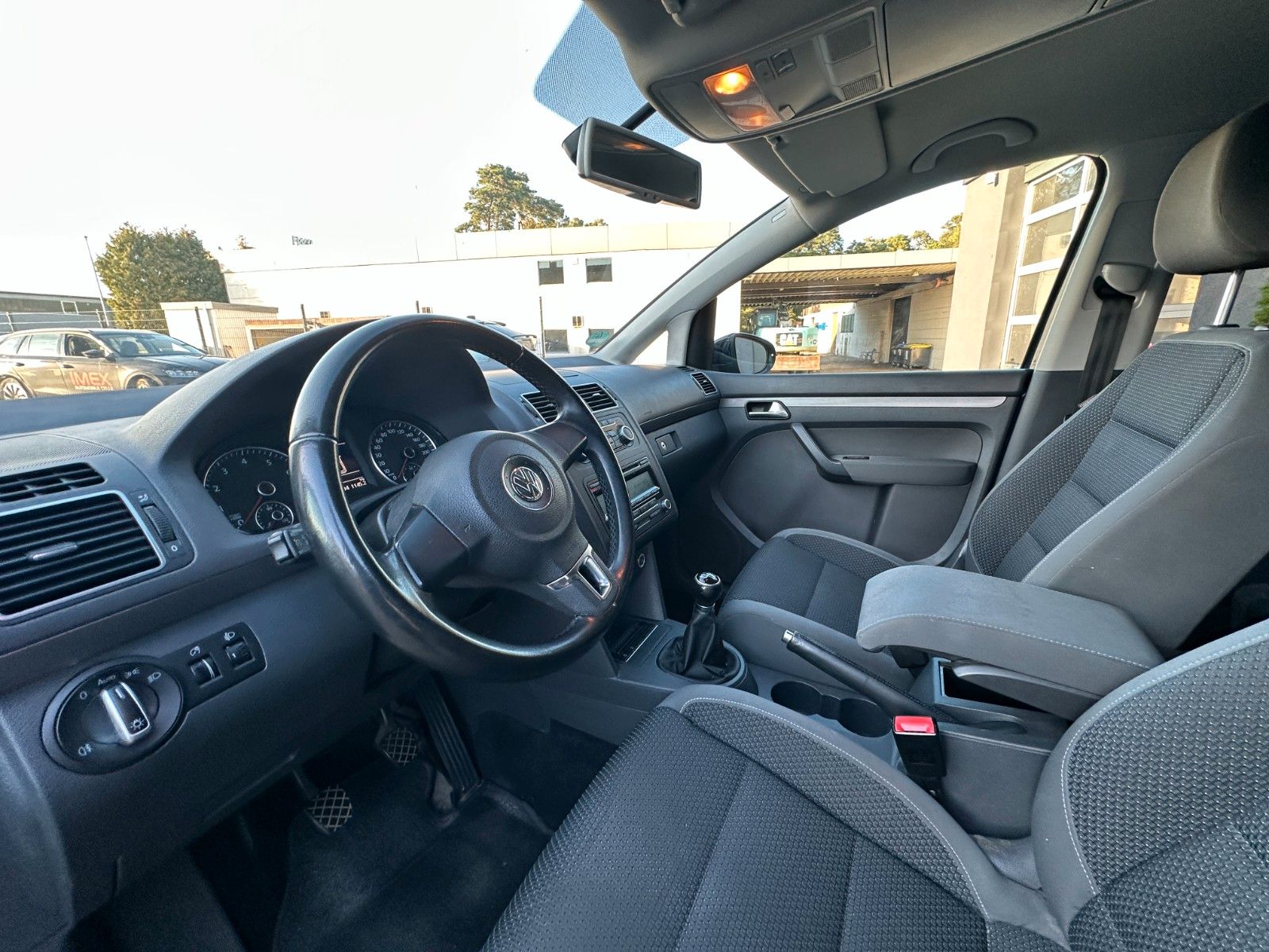 Fahrzeugabbildung Volkswagen Touran Comfortline  1.2 105 PS 7 Sitze WR