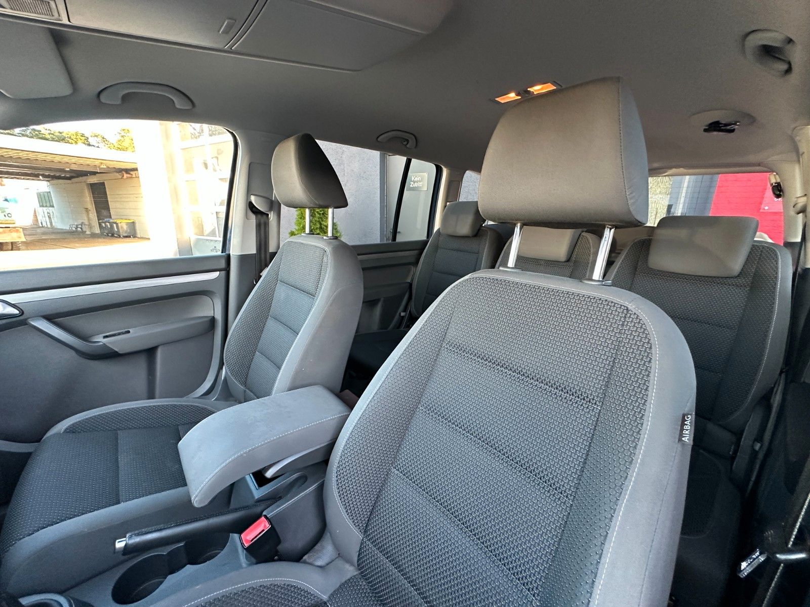 Fahrzeugabbildung Volkswagen Touran Comfortline  1.2 105 PS 7 Sitze WR