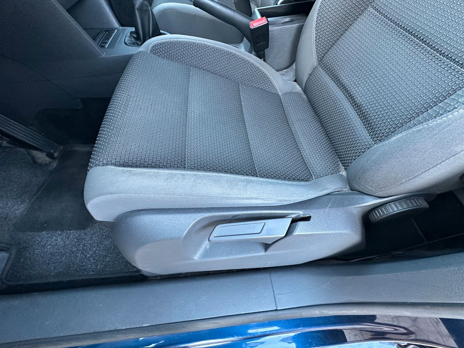 Fahrzeugabbildung Volkswagen Touran Comfortline  1.2 105 PS 7 Sitze WR