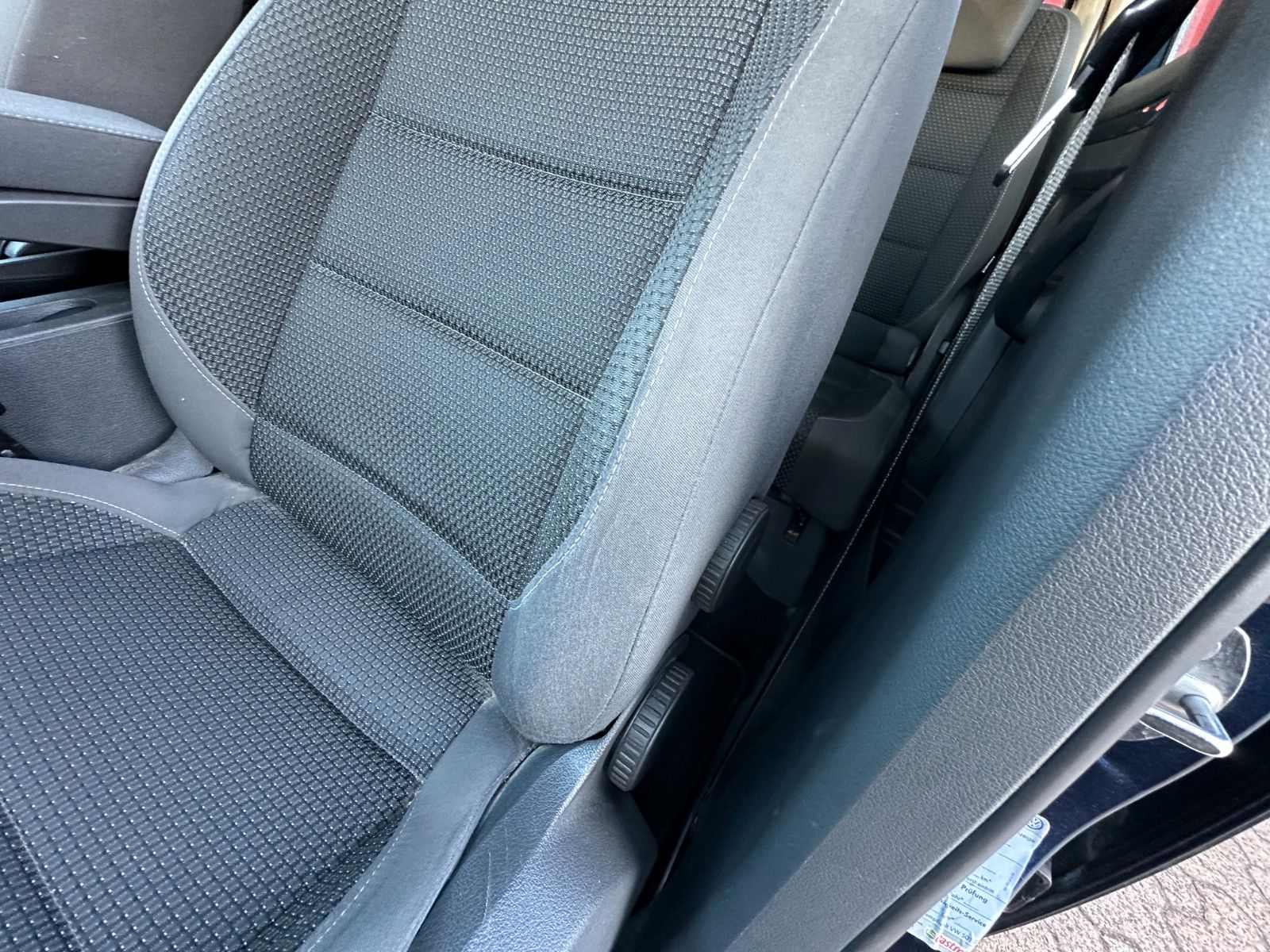 Fahrzeugabbildung Volkswagen Touran Comfortline  1.2 105 PS 7 Sitze WR