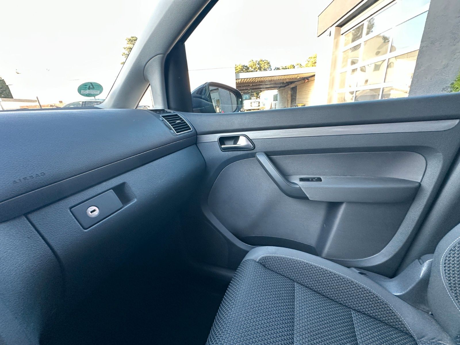 Fahrzeugabbildung Volkswagen Touran Comfortline  1.2 105 PS 7 Sitze WR