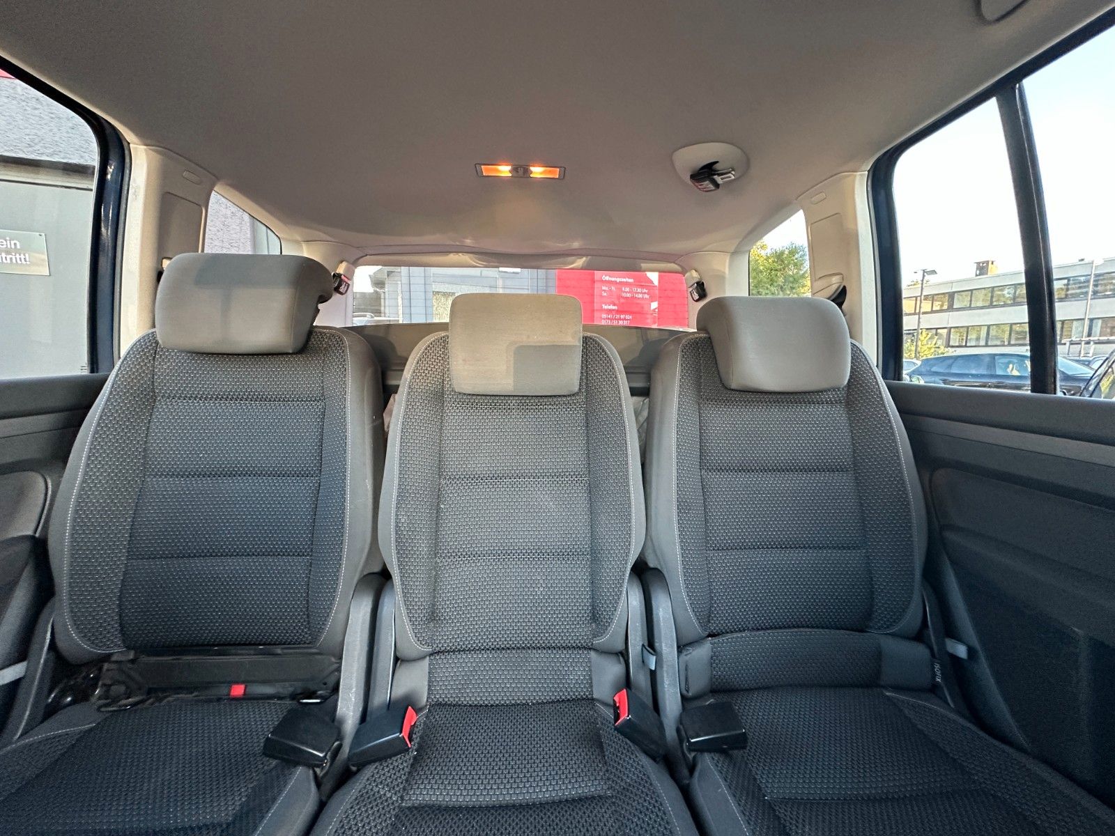 Fahrzeugabbildung Volkswagen Touran Comfortline  1.2 105 PS 7 Sitze WR
