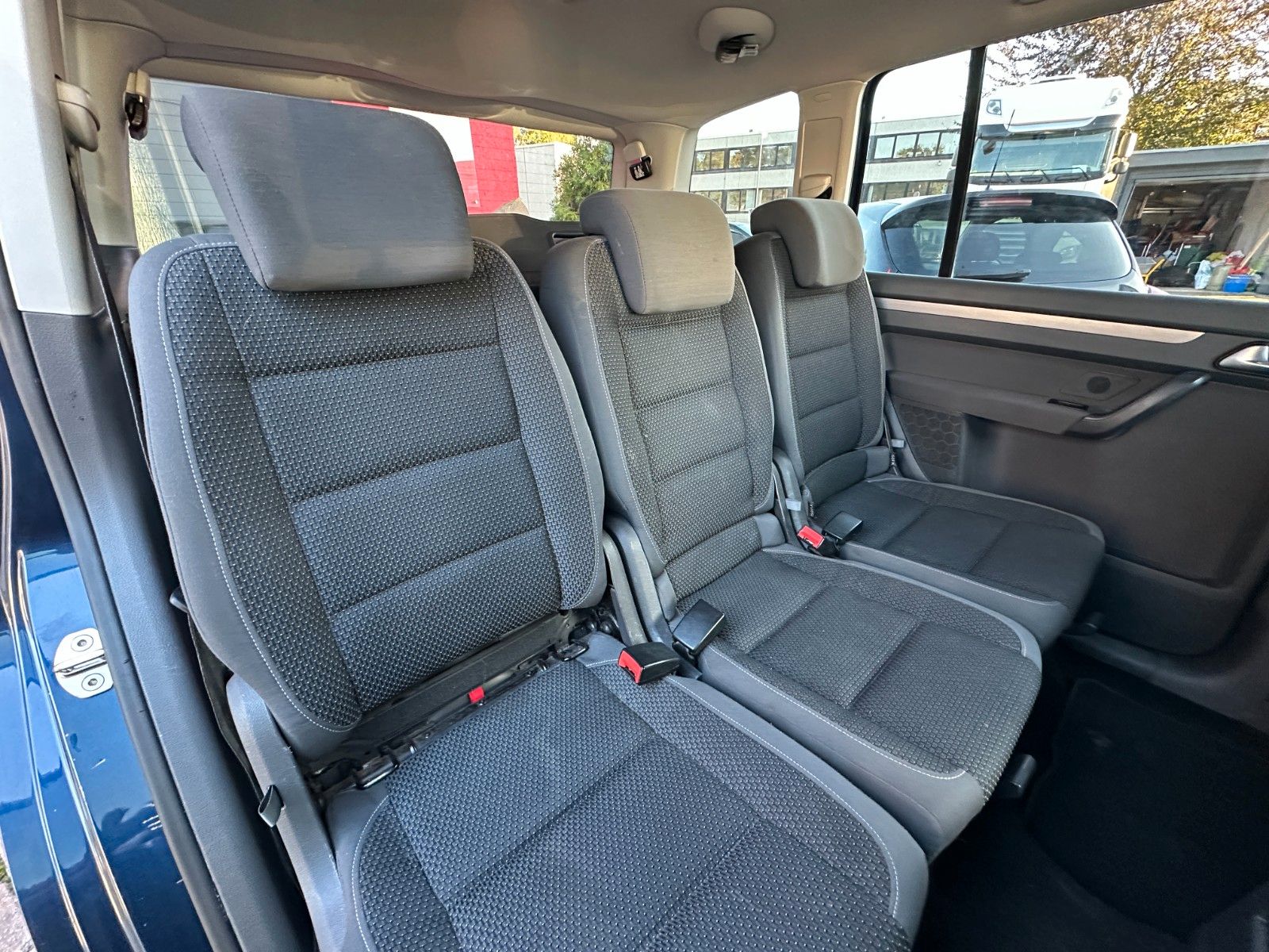 Fahrzeugabbildung Volkswagen Touran Comfortline  1.2 105 PS 7 Sitze WR