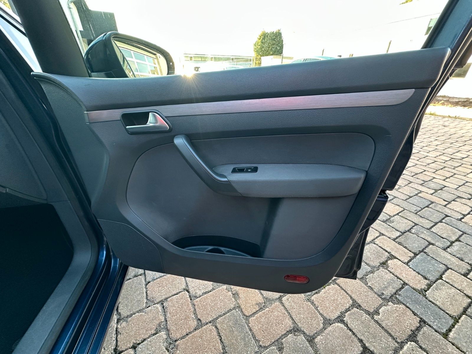 Fahrzeugabbildung Volkswagen Touran Comfortline  1.2 105 PS 7 Sitze WR