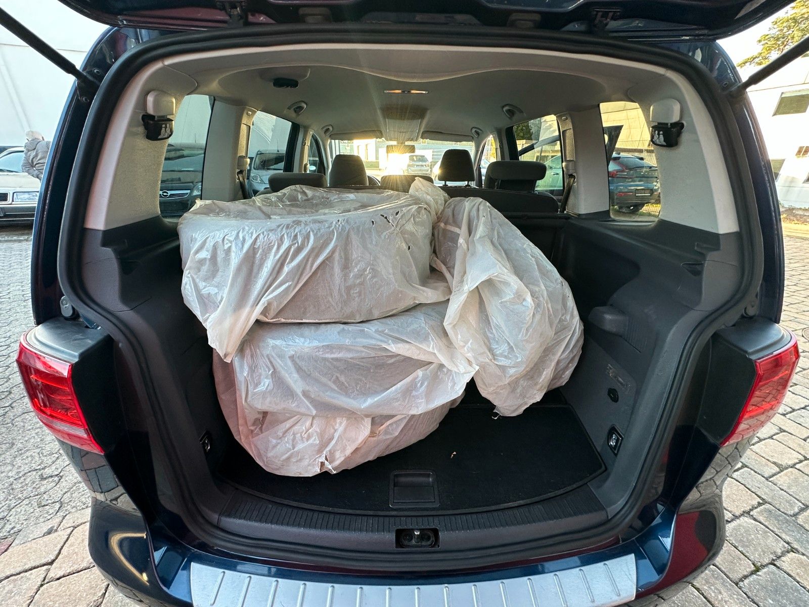 Fahrzeugabbildung Volkswagen Touran Comfortline  1.2 105 PS 7 Sitze WR