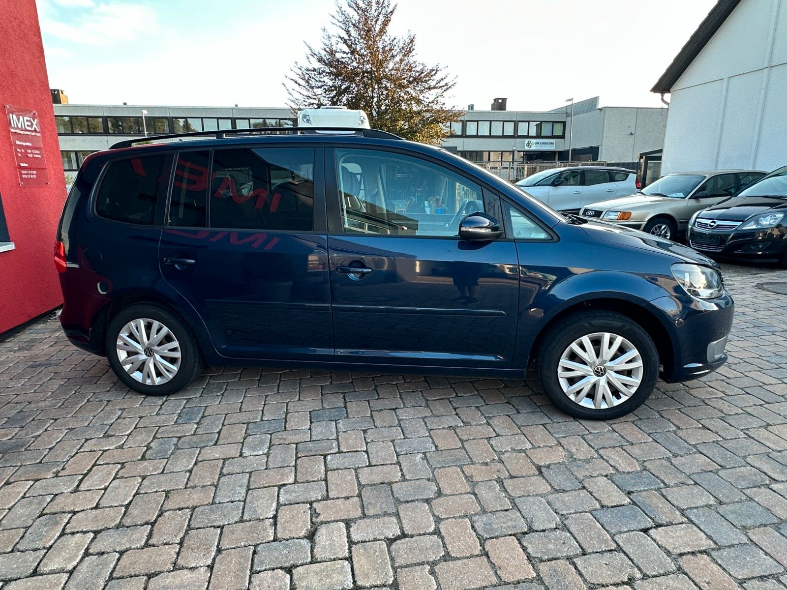 Fahrzeugabbildung Volkswagen Touran Comfortline  1.2 105 PS 7 Sitze WR