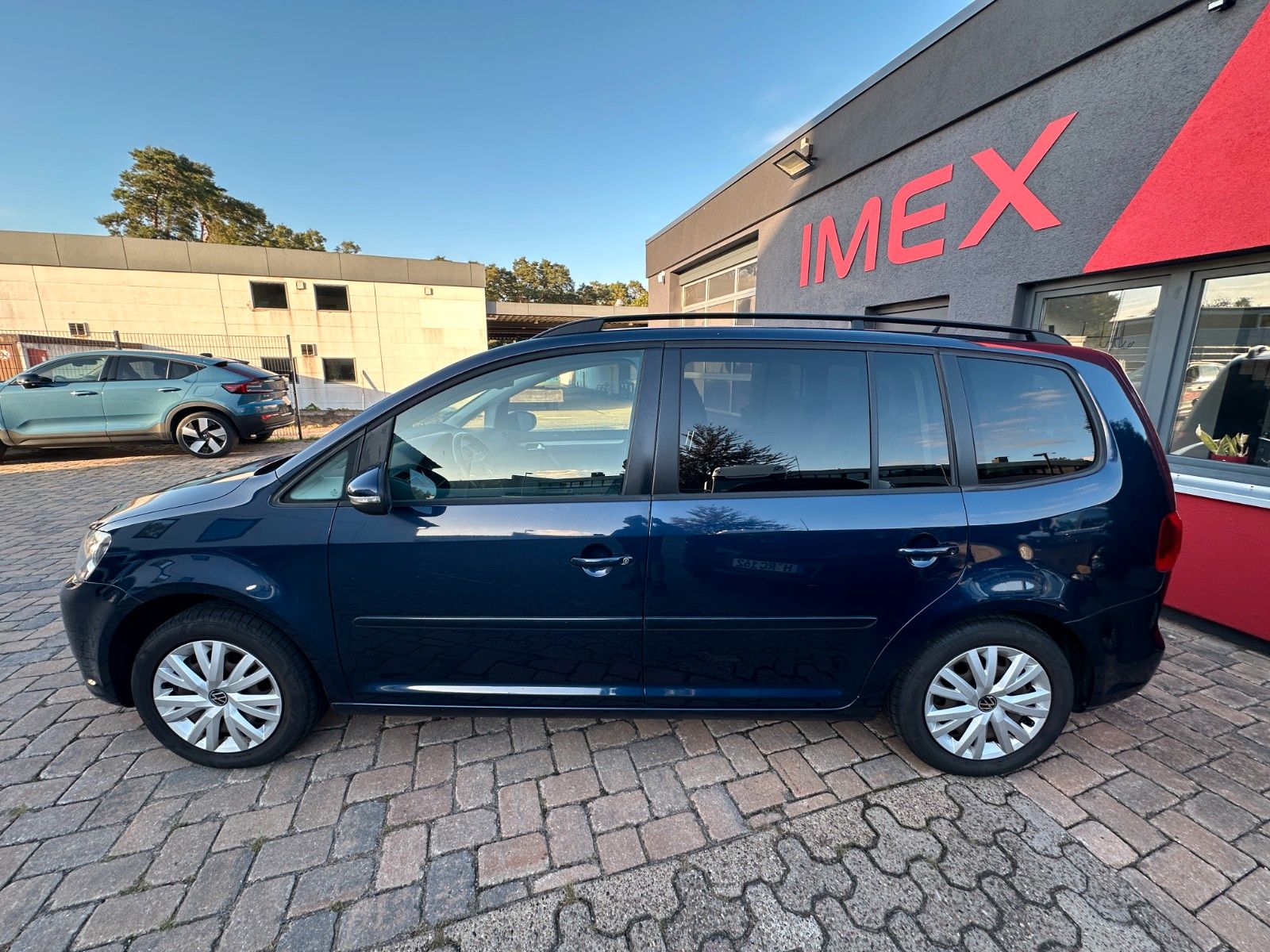 Fahrzeugabbildung Volkswagen Touran Comfortline  1.2 105 PS 7 Sitze WR