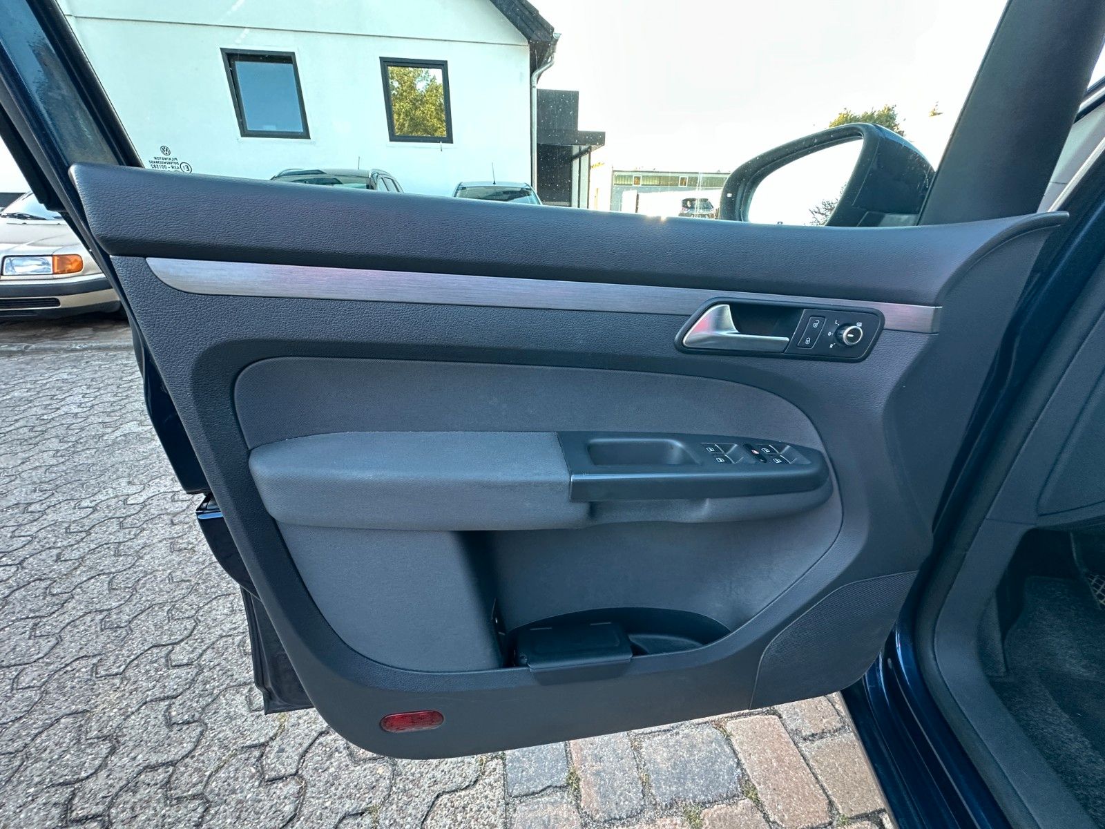 Fahrzeugabbildung Volkswagen Touran Comfortline  1.2 105 PS 7 Sitze WR