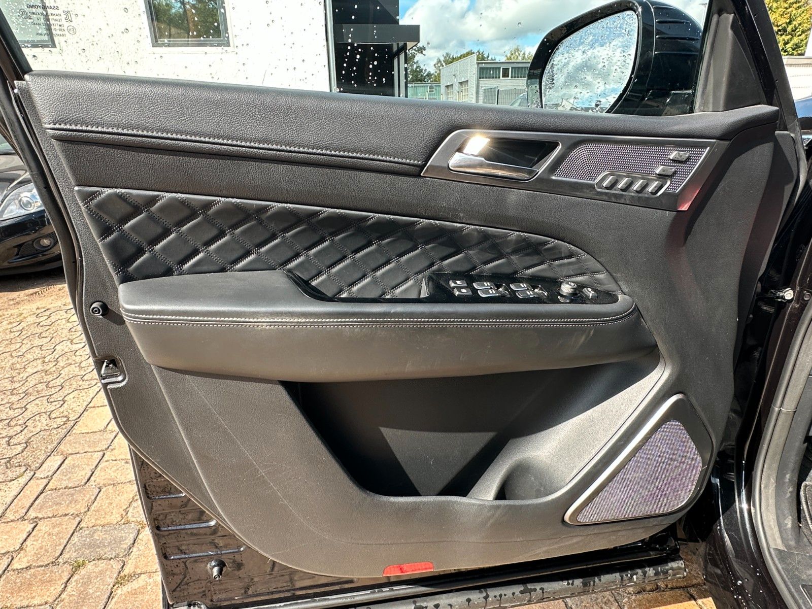 Fahrzeugabbildung Ssangyong REXTON XDi 220 Sapphire 4WD