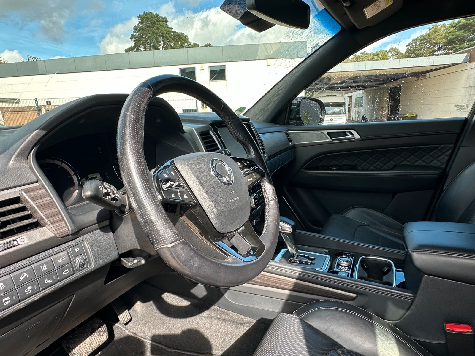 Fahrzeugabbildung Ssangyong REXTON XDi 220 Sapphire 4WD