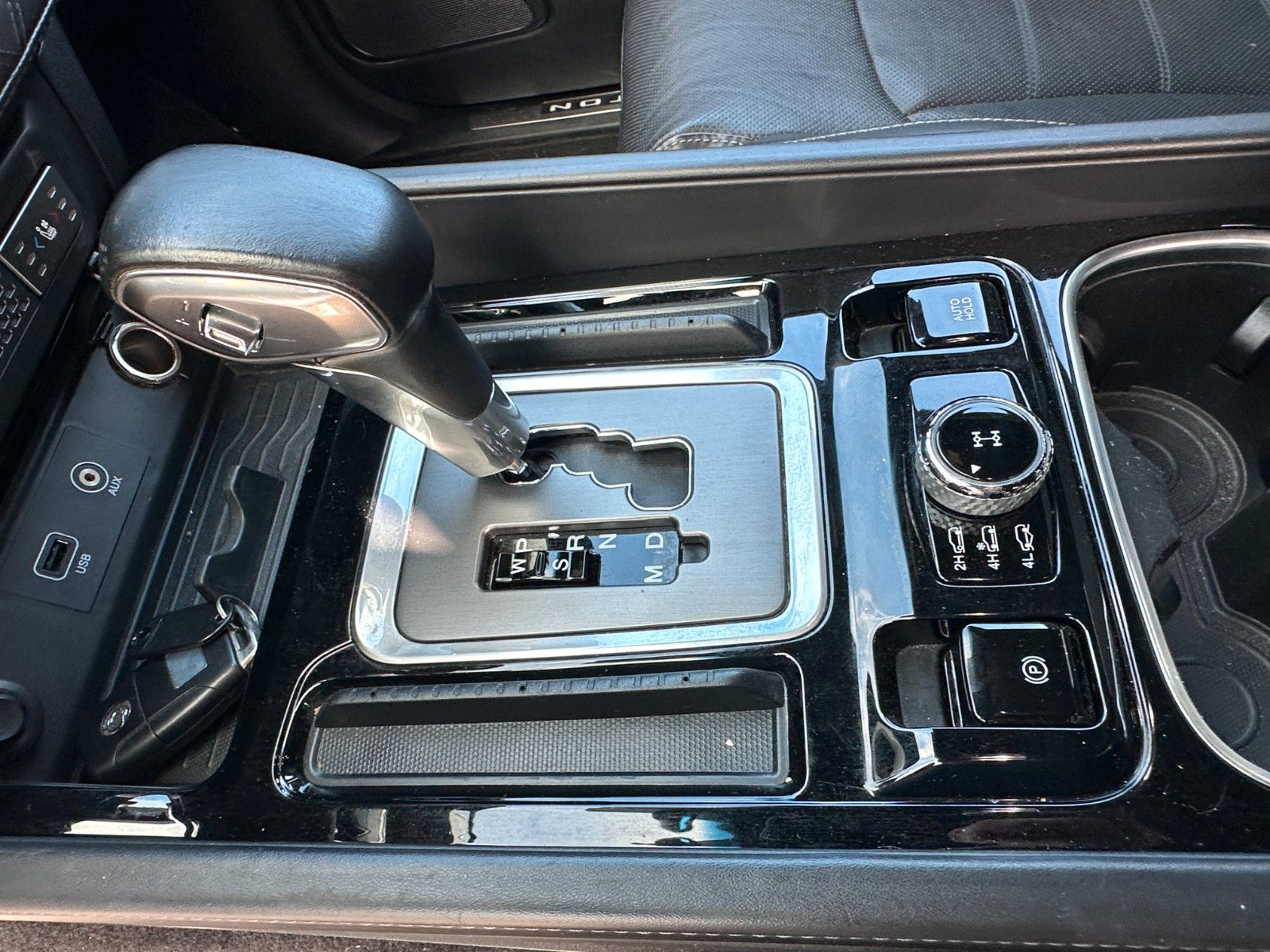 Fahrzeugabbildung Ssangyong REXTON XDi 220 Sapphire 4WD