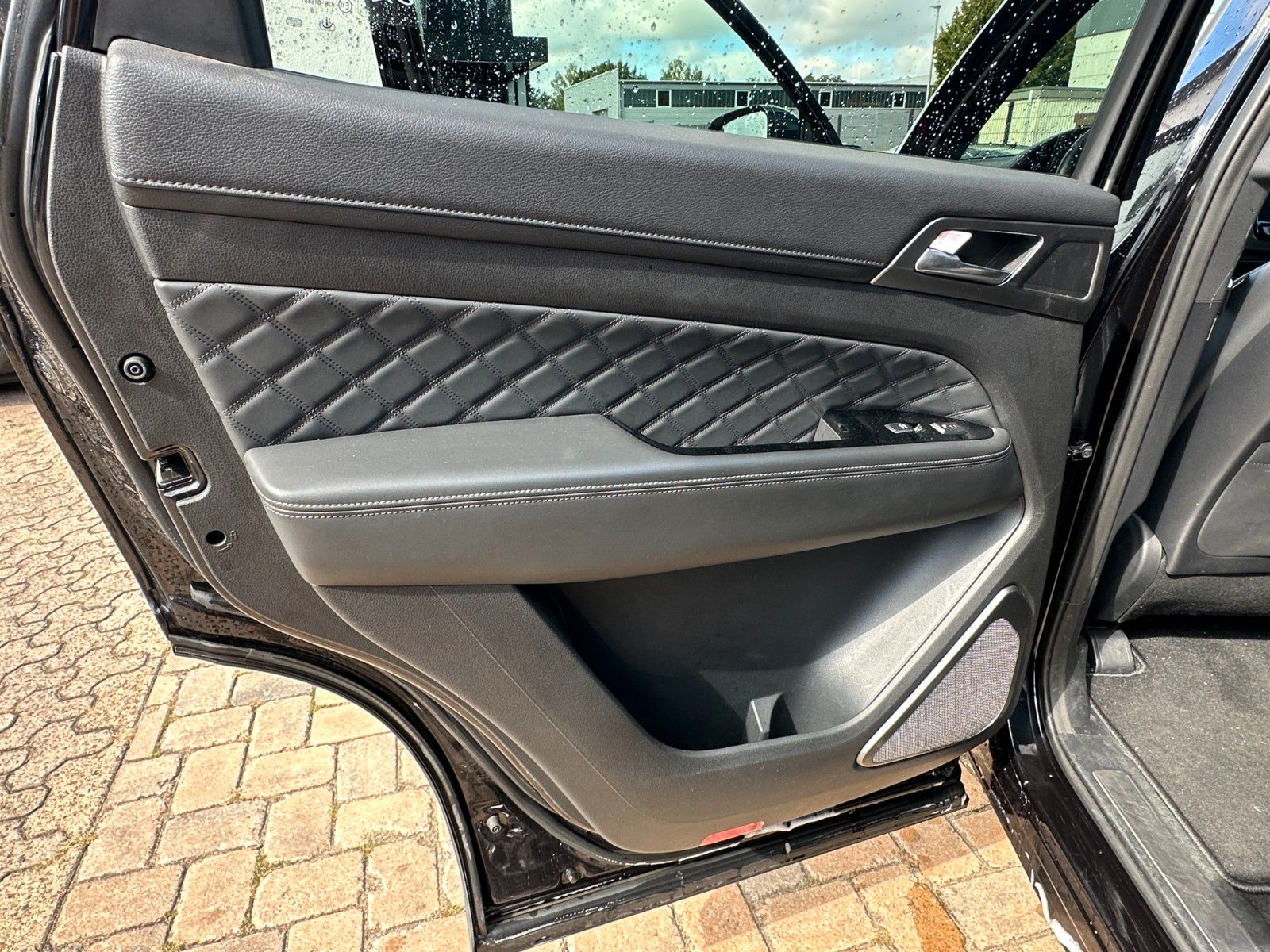 Fahrzeugabbildung Ssangyong REXTON XDi 220 Sapphire 4WD