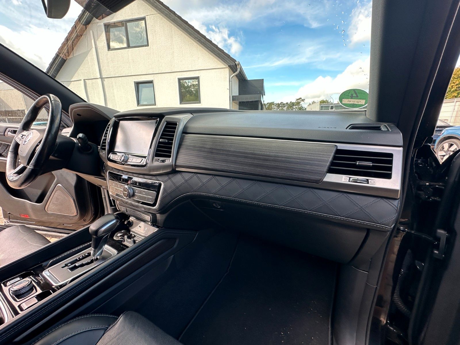 Fahrzeugabbildung Ssangyong REXTON XDi 220 Sapphire 4WD