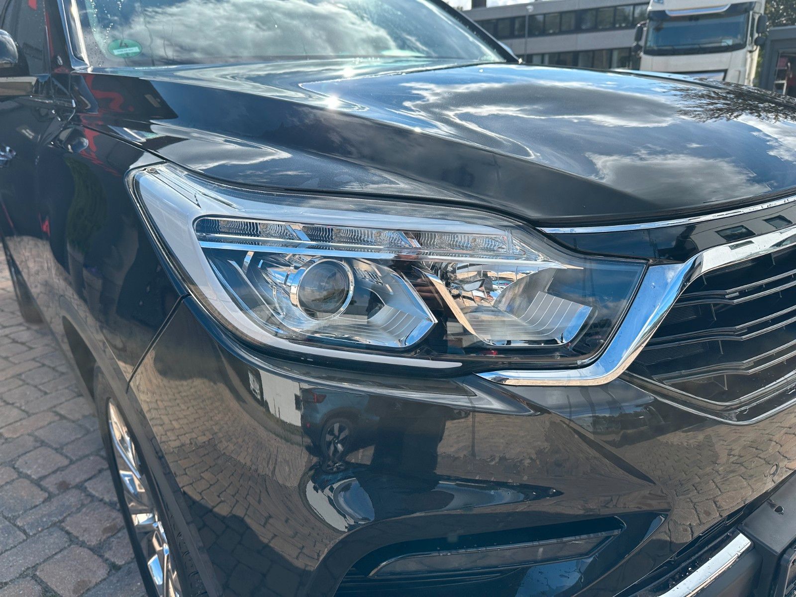 Fahrzeugabbildung Ssangyong REXTON XDi 220 Sapphire 4WD