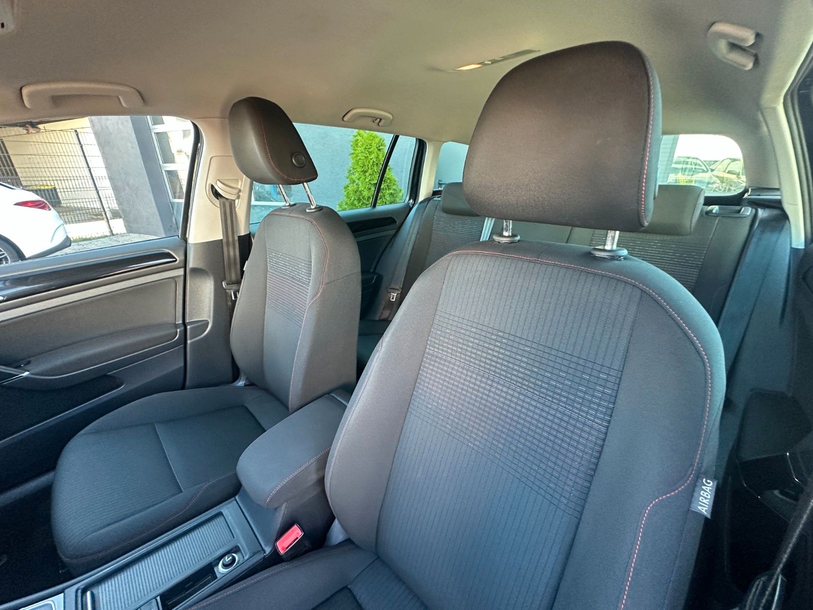 Fahrzeugabbildung Volkswagen Golf VII Var.Sound 2.0 150 PS