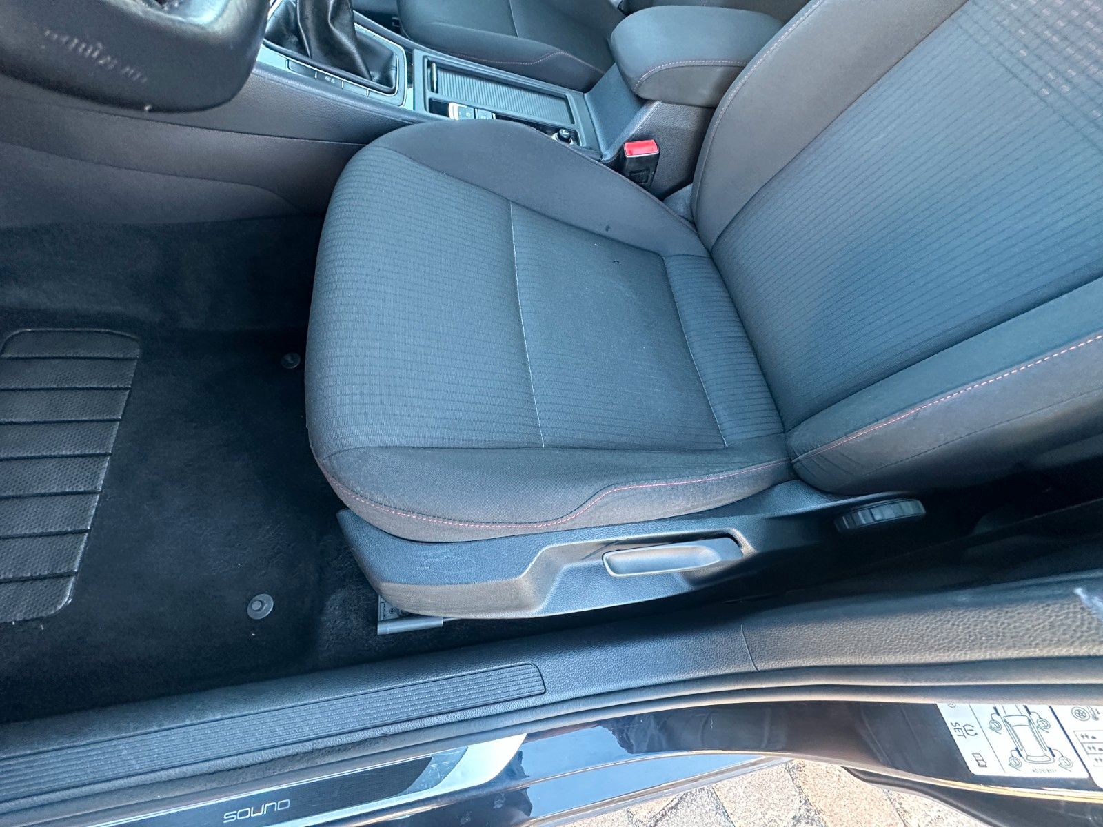 Fahrzeugabbildung Volkswagen Golf VII Var.Sound 2.0 150 PS