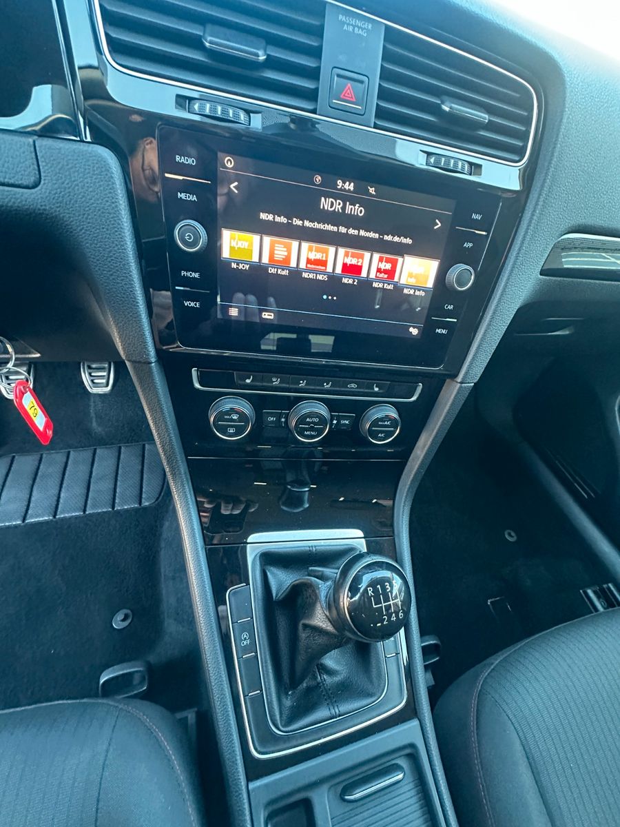 Fahrzeugabbildung Volkswagen Golf VII Var.Sound 2.0 150 PS