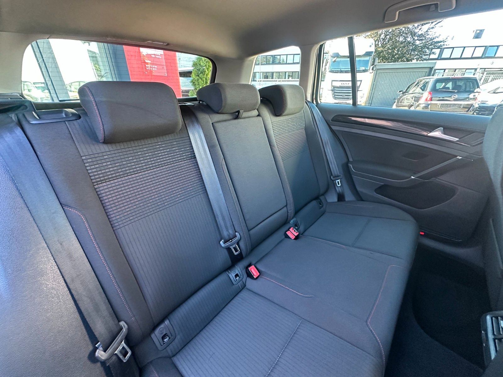 Fahrzeugabbildung Volkswagen Golf VII Var.Sound 2.0 150 PS
