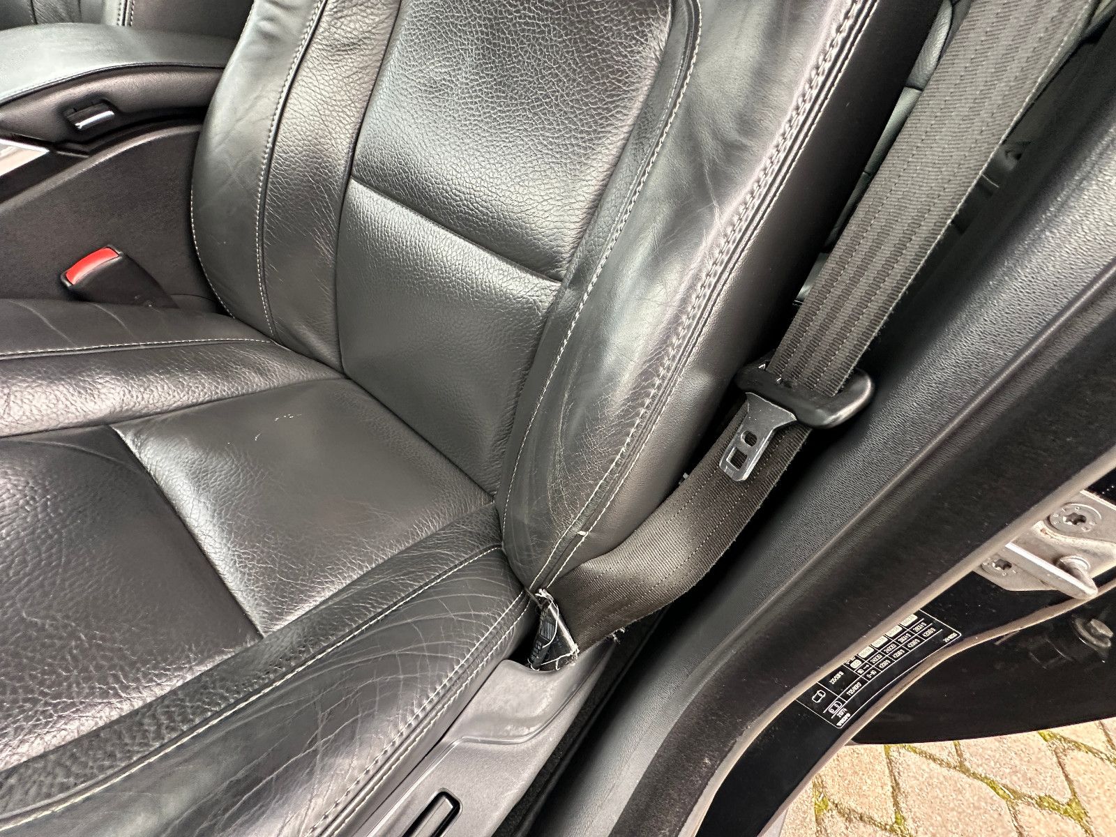 Fahrzeugabbildung Volvo XC70 Black Edition AWD 2.4 215 PS HU neu