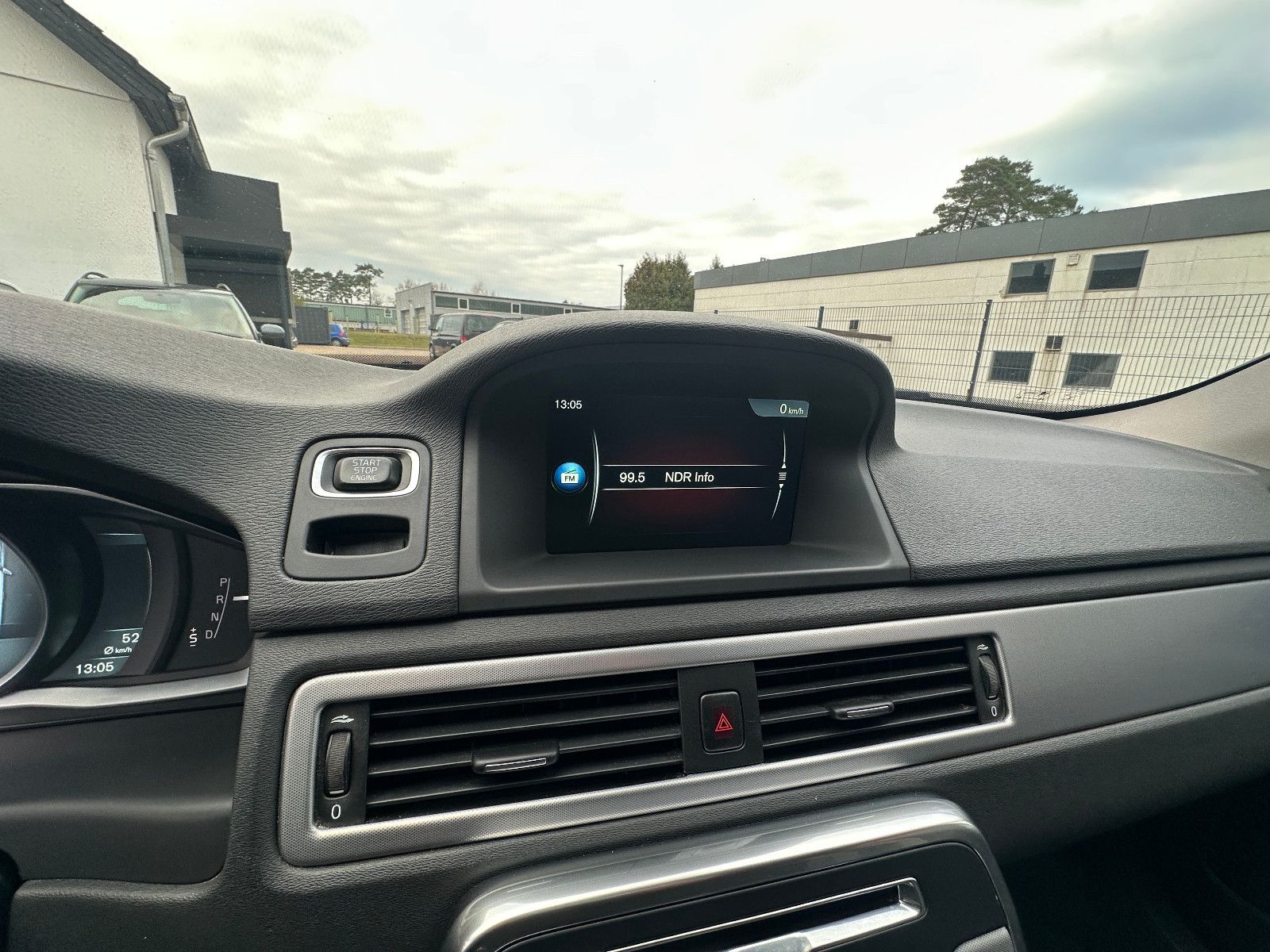 Fahrzeugabbildung Volvo XC70 Black Edition AWD 2.4 215 PS HU neu
