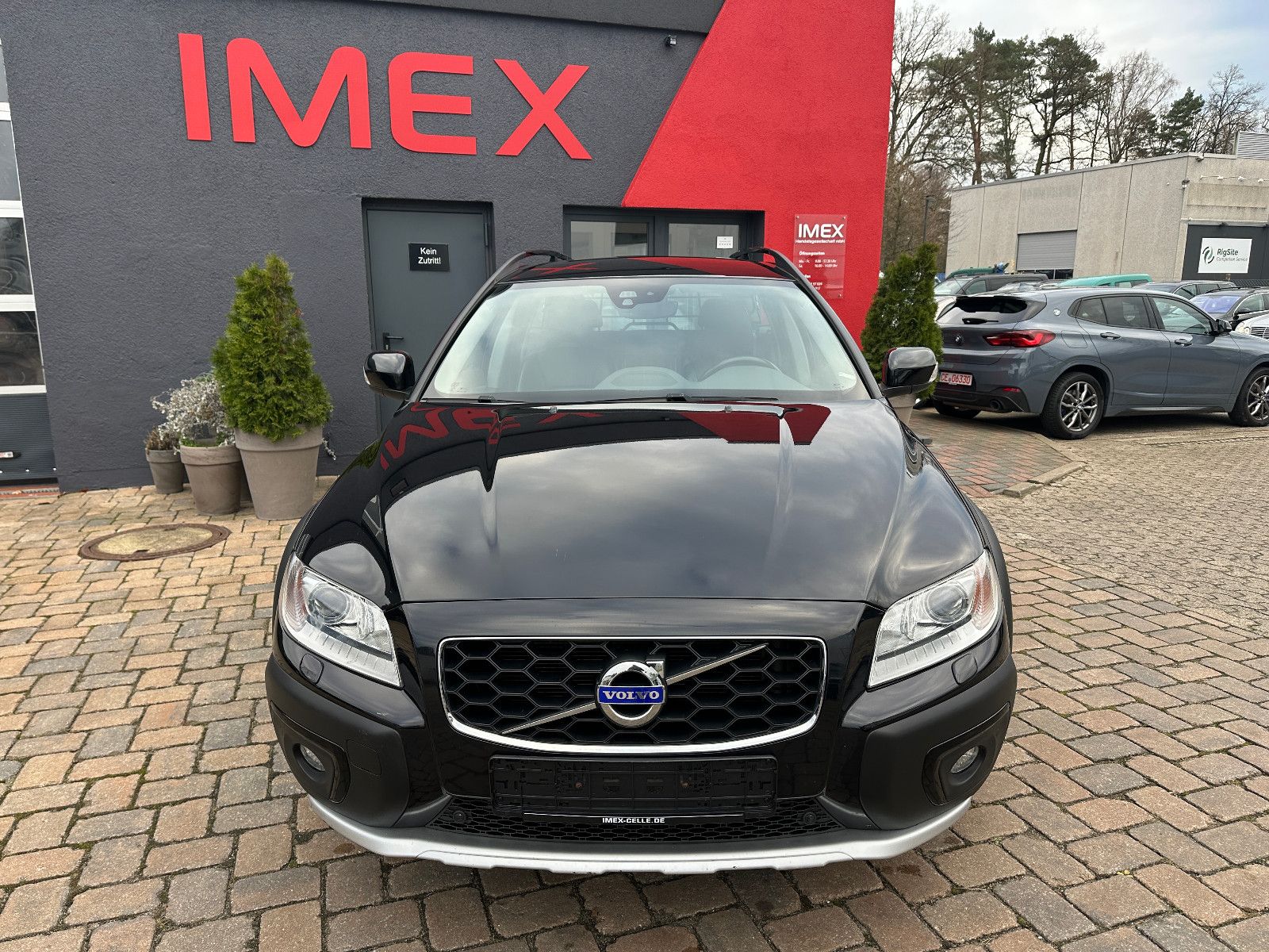 Fahrzeugabbildung Volvo XC70 Black Edition AWD 2.4 215 PS HU neu