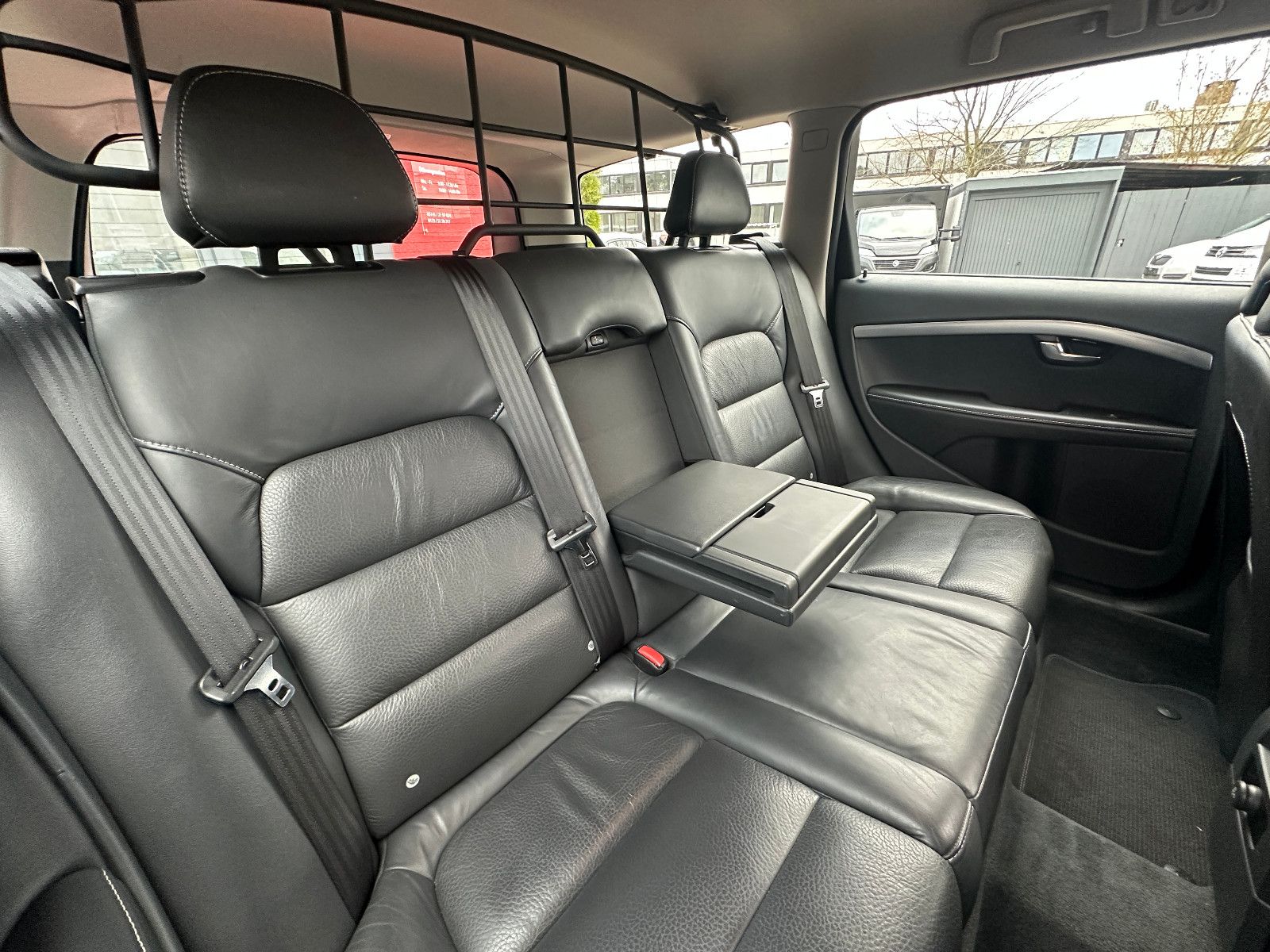 Fahrzeugabbildung Volvo XC70 Black Edition AWD 2.4 215 PS HU neu