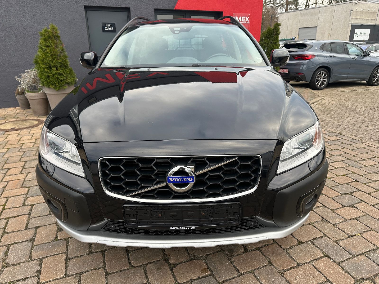 Fahrzeugabbildung Volvo XC70 Black Edition AWD 2.4 215 PS HU neu