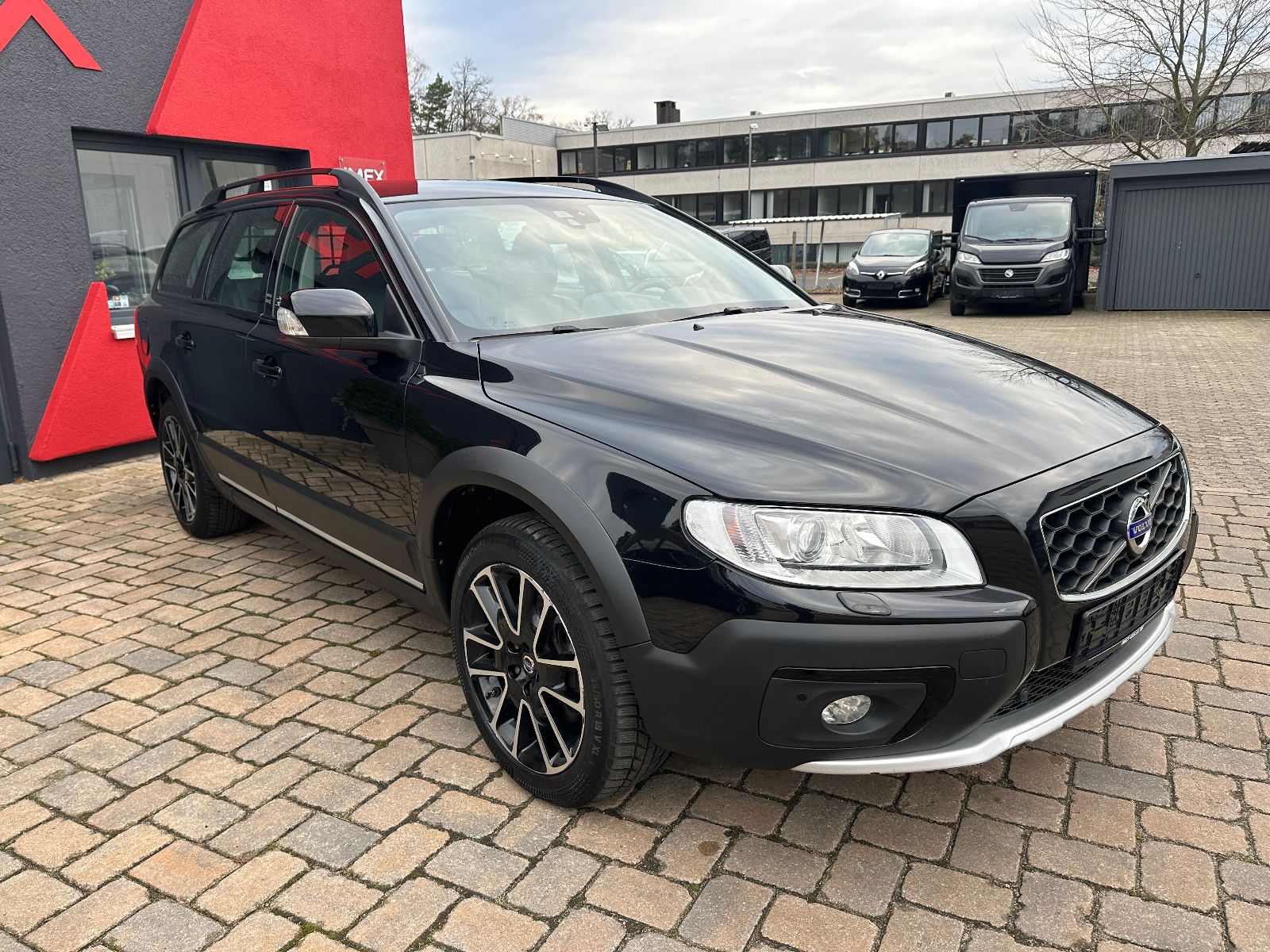 Fahrzeugabbildung Volvo XC70 Black Edition AWD 2.4 215 PS HU neu