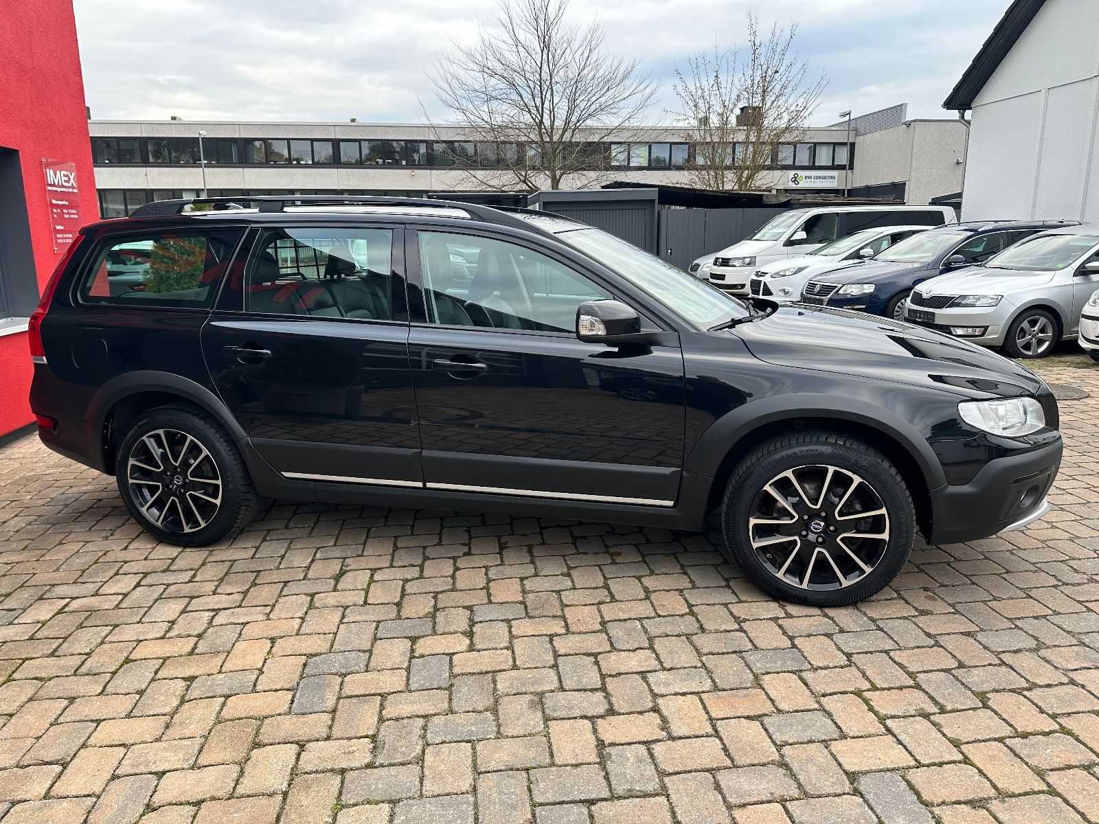 Fahrzeugabbildung Volvo XC70 Black Edition AWD 2.4 215 PS HU neu