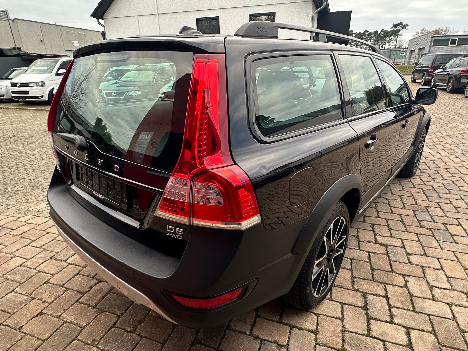 Fahrzeugabbildung Volvo XC70 Black Edition AWD 2.4 215 PS HU neu