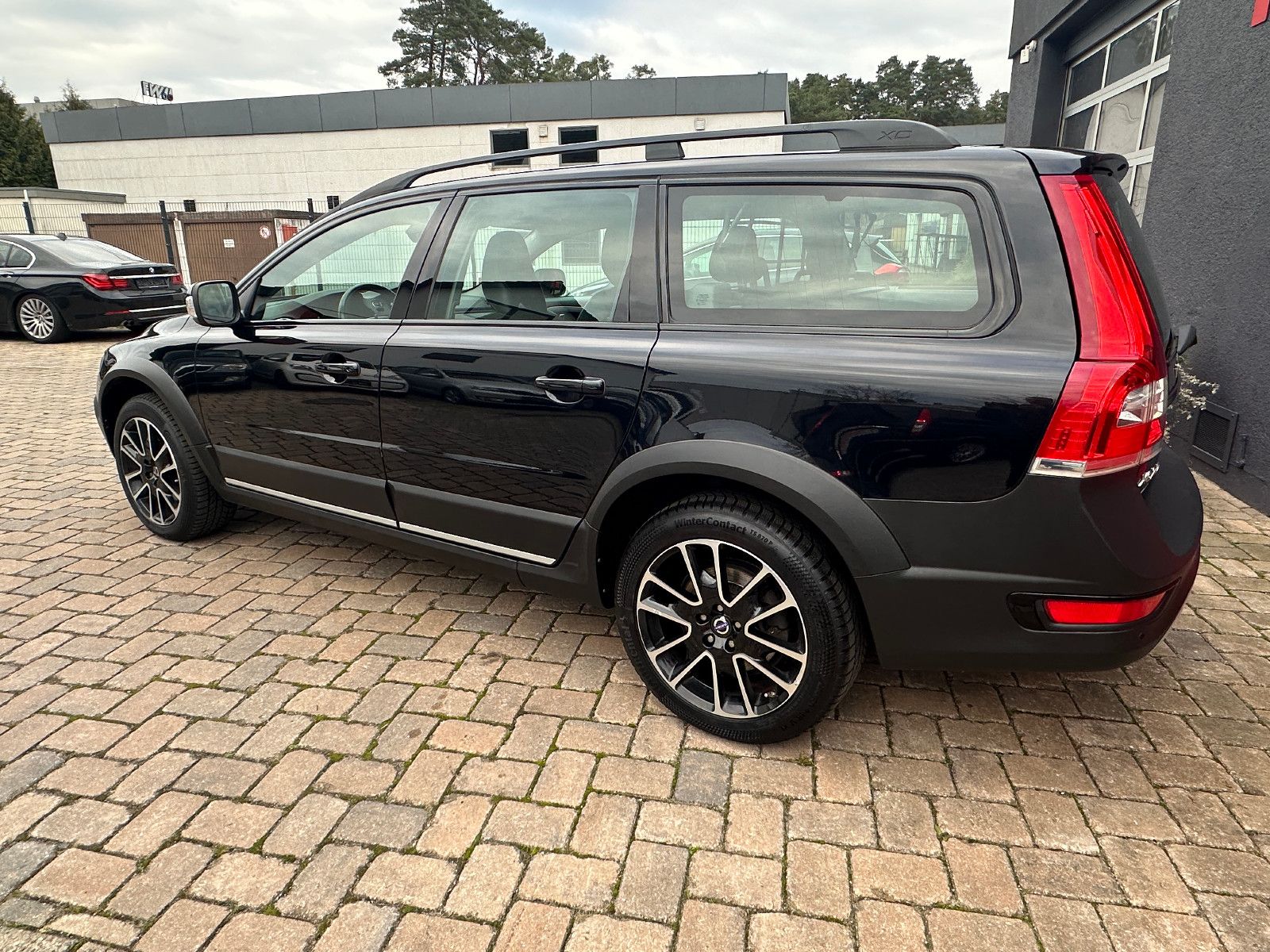 Fahrzeugabbildung Volvo XC70 Black Edition AWD 2.4 215 PS HU neu