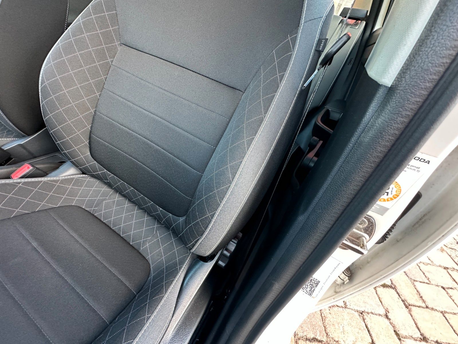 Fahrzeugabbildung Skoda Fabia Ambition 1.0 95 PS HU neu Klima PDC