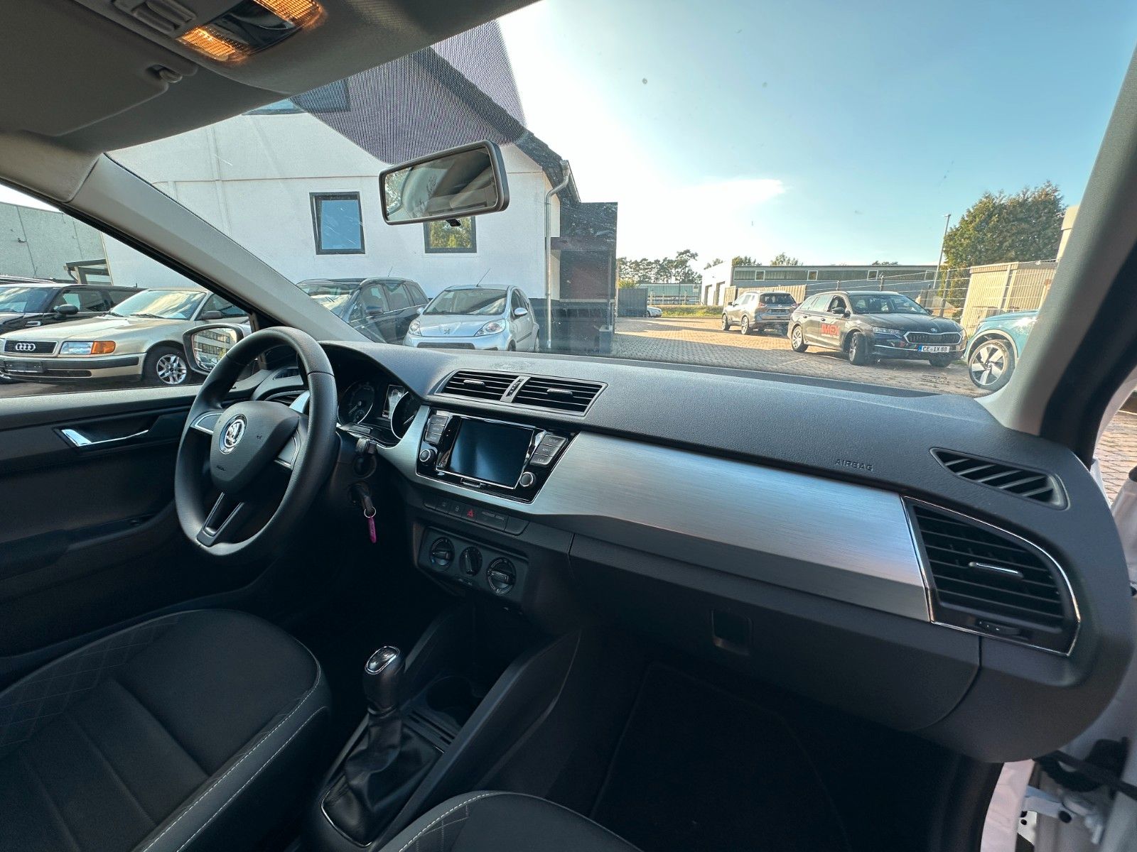 Fahrzeugabbildung Skoda Fabia Ambition 1.0 95 PS HU neu Klima PDC