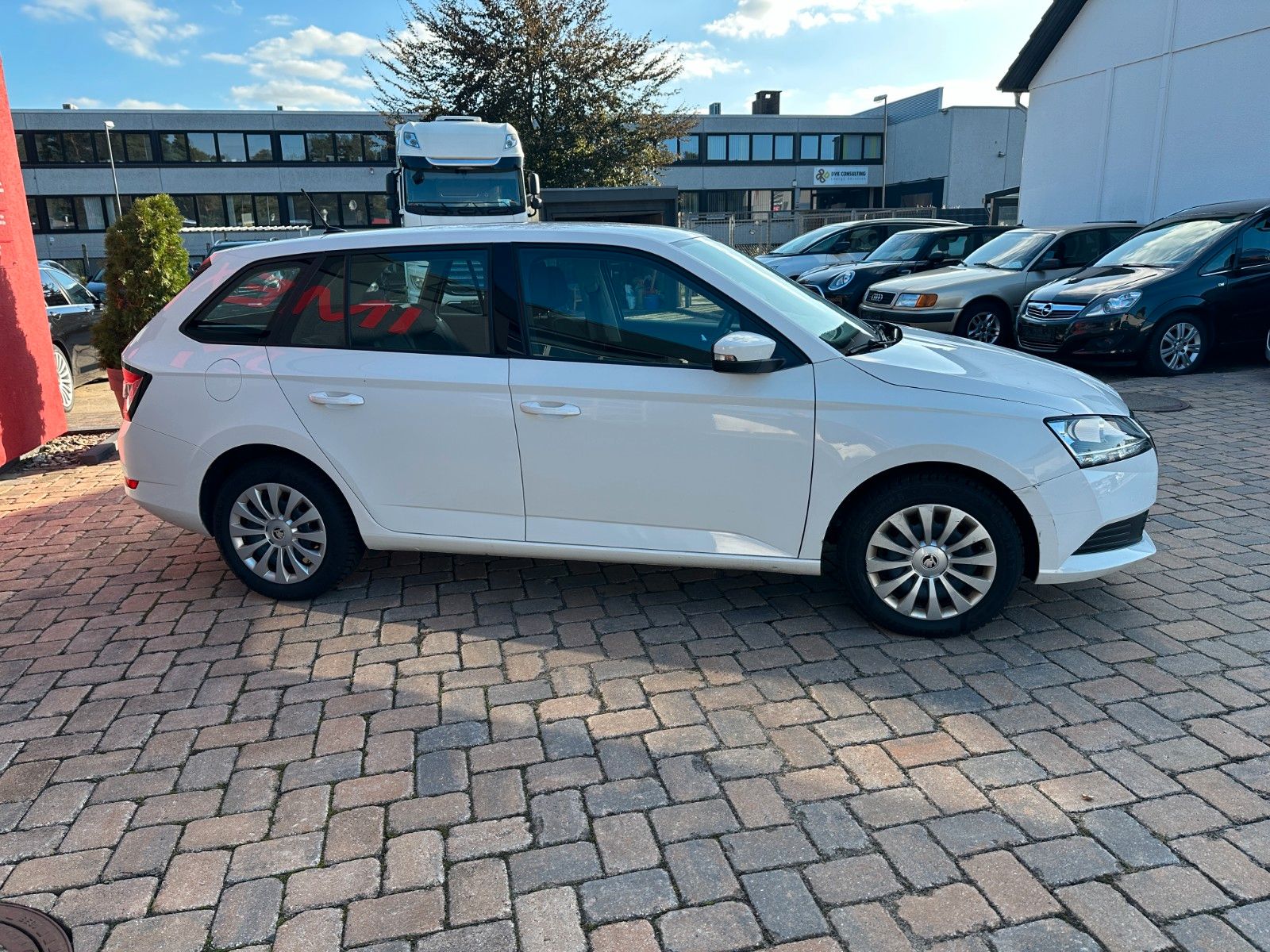 Fahrzeugabbildung Skoda Fabia Ambition 1.0 95 PS HU neu Klima PDC