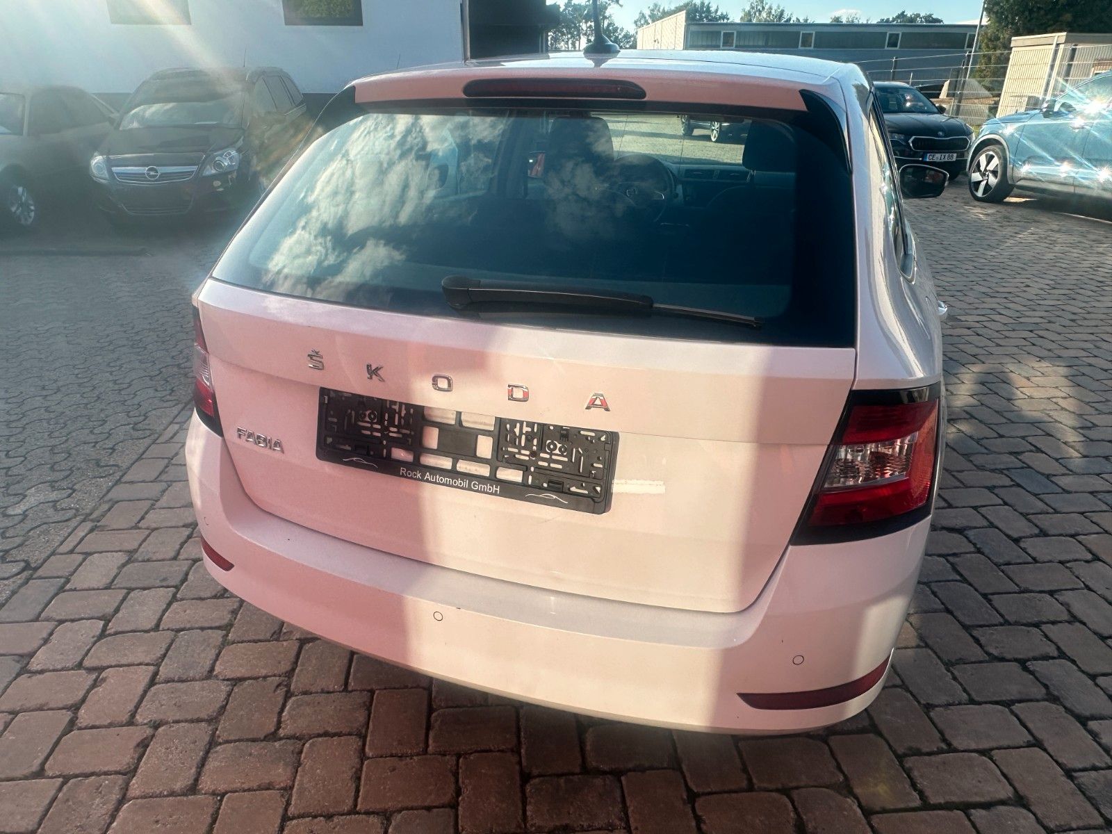 Fahrzeugabbildung Skoda Fabia Ambition 1.0 95 PS HU neu Klima PDC