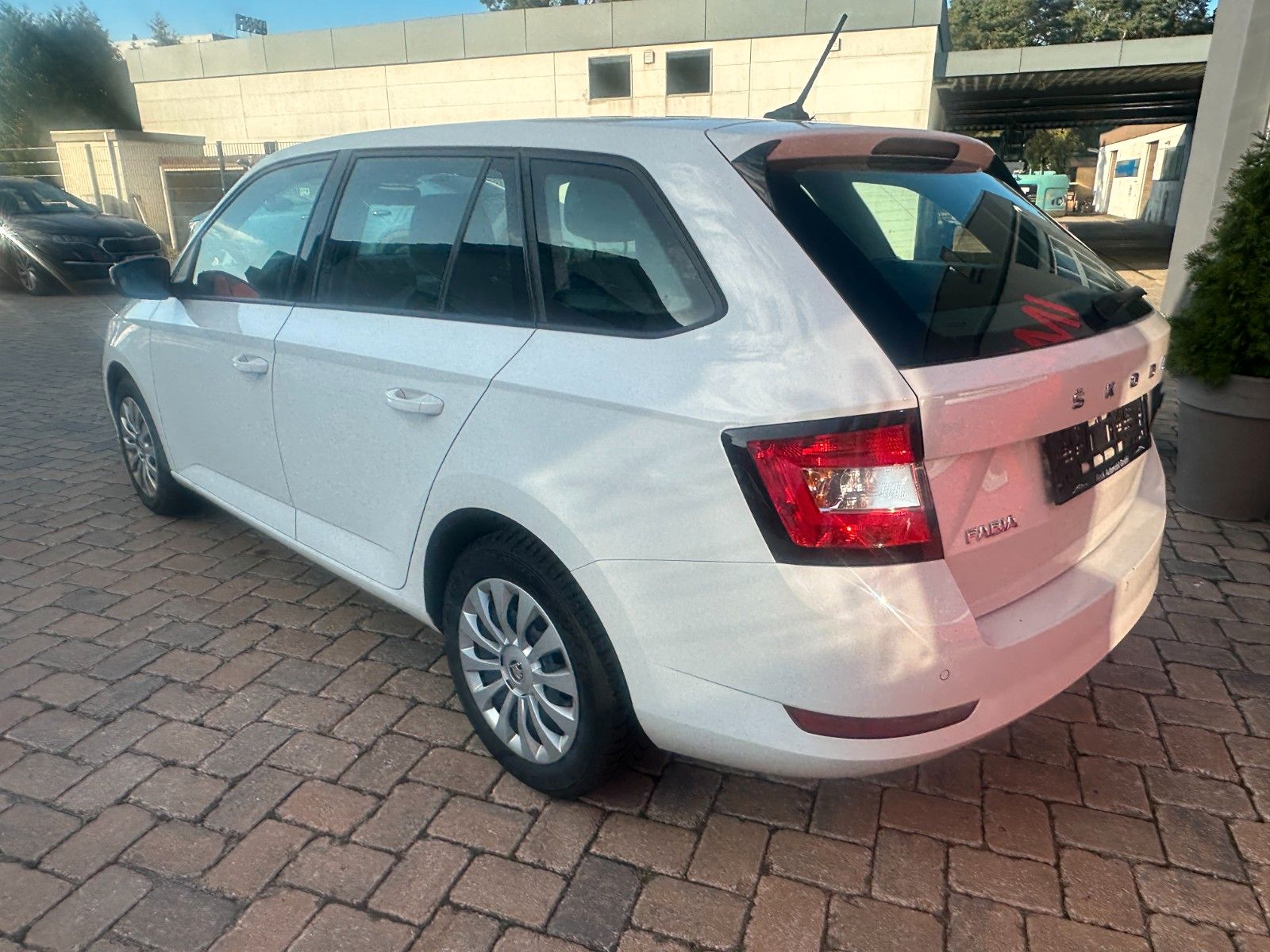 Fahrzeugabbildung Skoda Fabia Ambition 1.0 95 PS HU neu Klima PDC