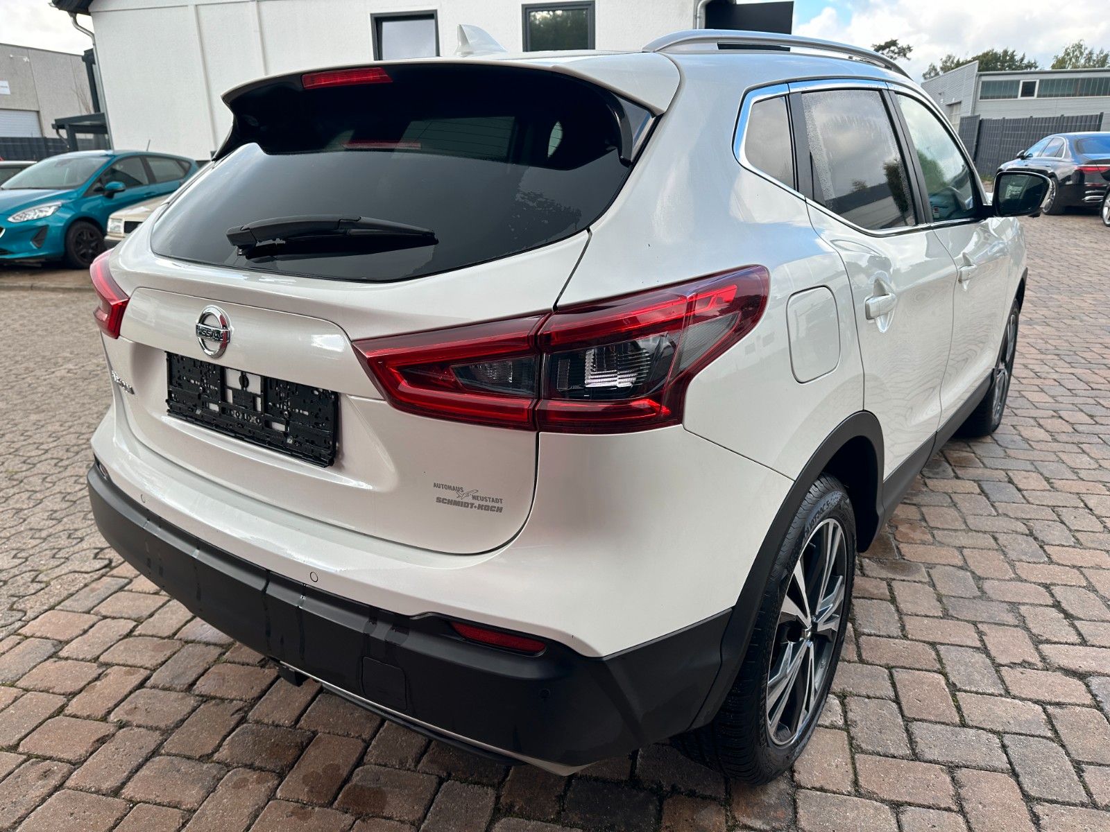 Fahrzeugabbildung Nissan Qashqai N-Connecta 1.4 159 PS Pano e Sitz Leder