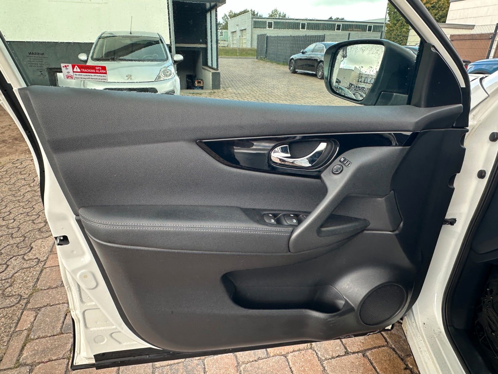 Fahrzeugabbildung Nissan Qashqai N-Connecta 1.4 159 PS Pano e Sitz Leder