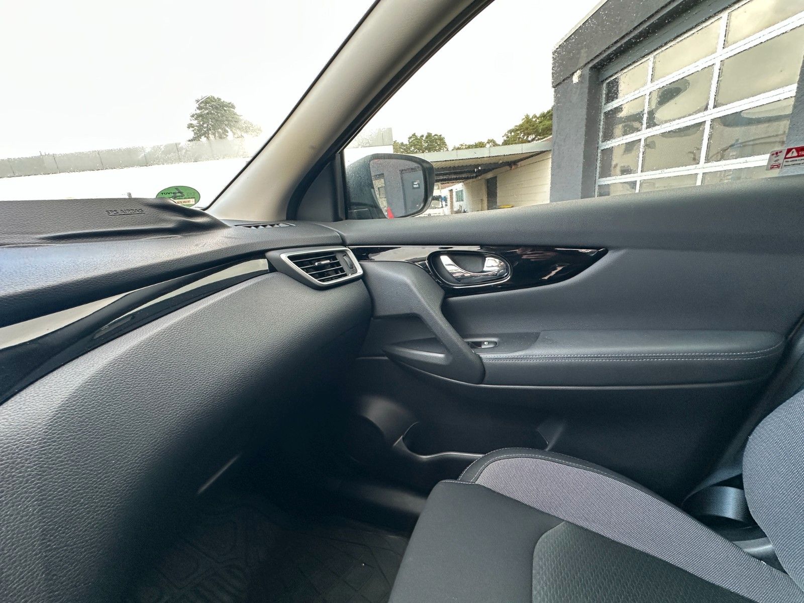 Fahrzeugabbildung Nissan Qashqai N-Connecta 1.4 159 PS Pano e Sitz Leder