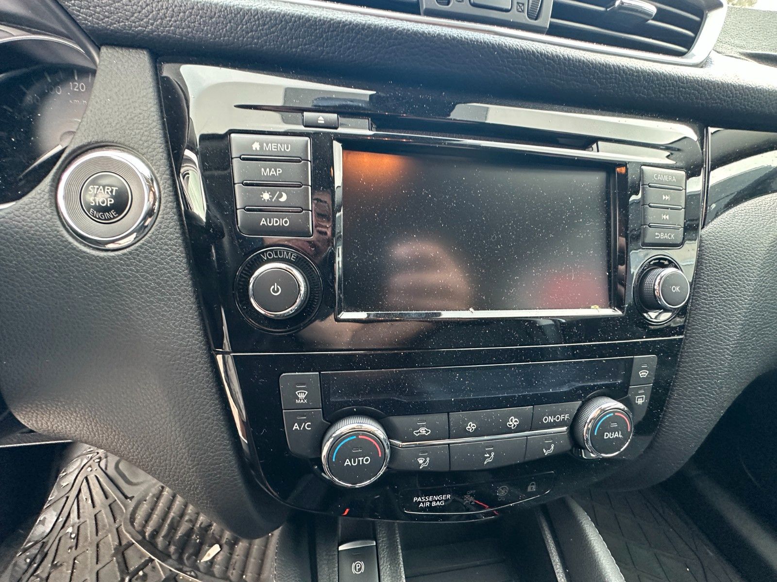 Fahrzeugabbildung Nissan Qashqai N-Connecta 1.4 159 PS Pano e Sitz Leder