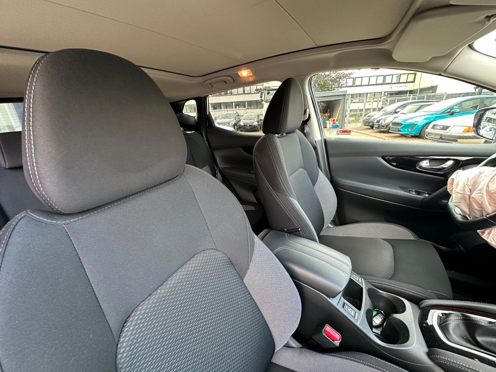 Fahrzeugabbildung Nissan Qashqai N-Connecta 1.4 159 PS Pano e Sitz Leder