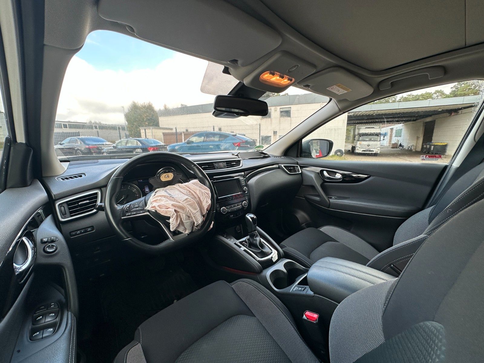 Fahrzeugabbildung Nissan Qashqai N-Connecta 1.4 159 PS Pano e Sitz Leder