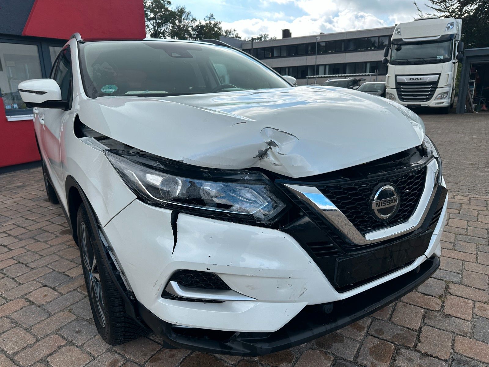Fahrzeugabbildung Nissan Qashqai N-Connecta 1.4 159 PS Pano e Sitz Leder