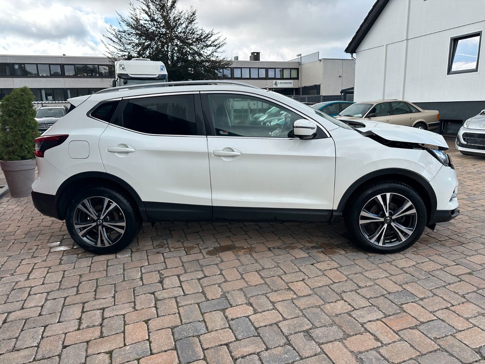 Fahrzeugabbildung Nissan Qashqai N-Connecta 1.4 159 PS Pano e Sitz Leder