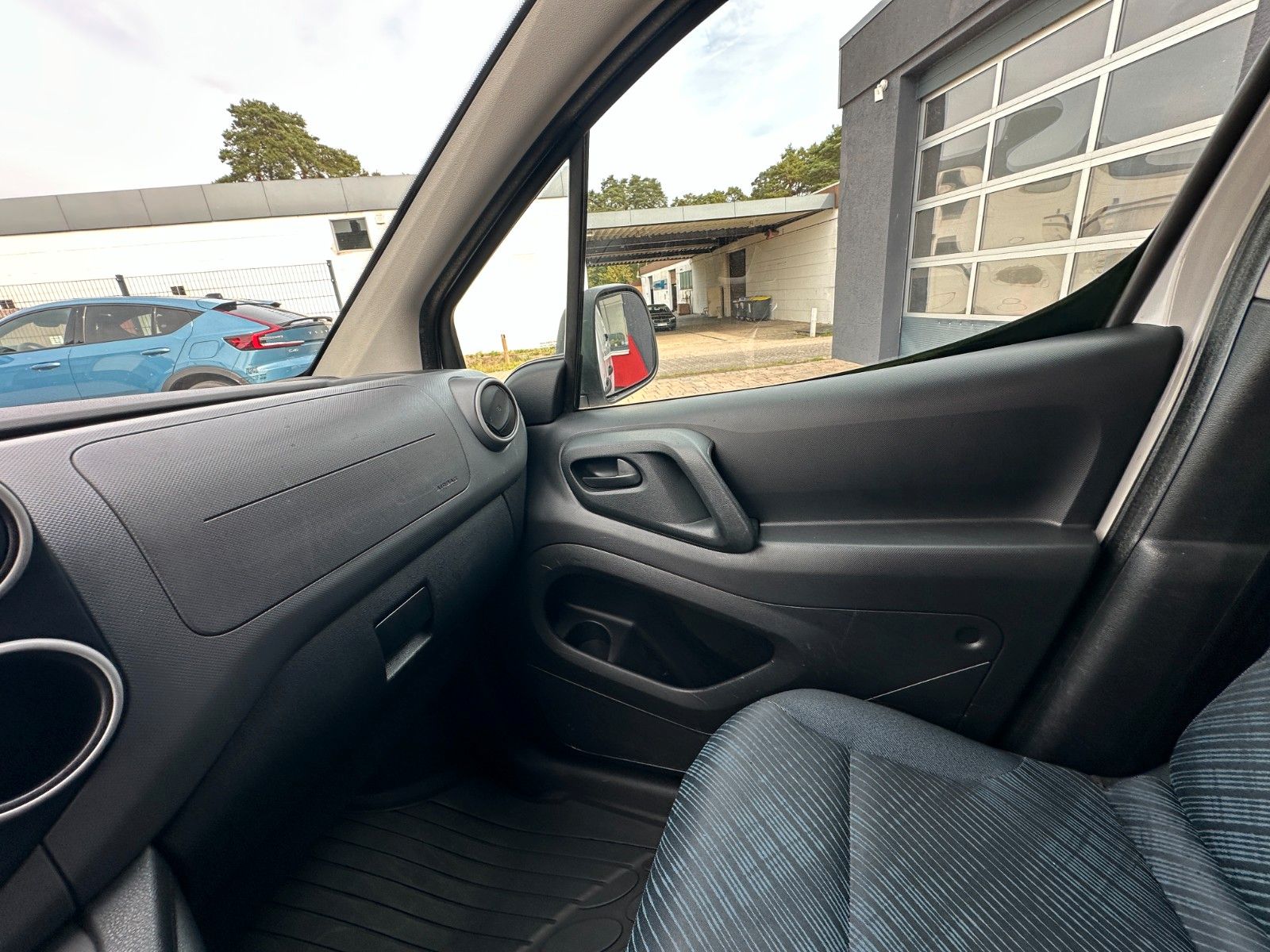 Fahrzeugabbildung Peugeot Partner L2 Komfort 1.6 90 PS HU neu Klima